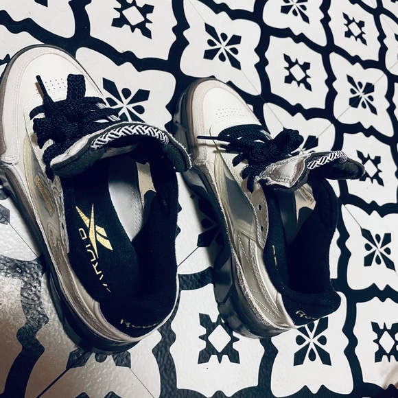 Reebok Womens Cardi B Sneakers Size 5 1/2 - Picture 2 of 7